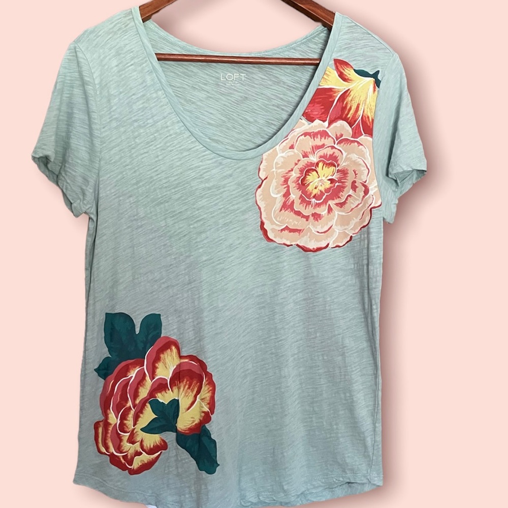 Floral T-shirt from Loft Size M Like New